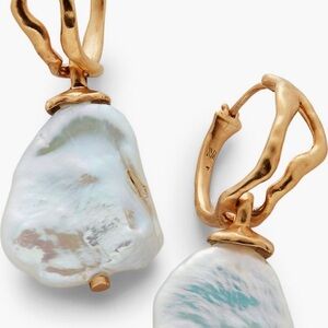 MONICA VINADER Gold and Cream Pearl Earrings